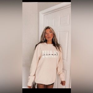 Super Cute Oversized Cream Colored Maui Hawaii Crewneck Sweatshirt